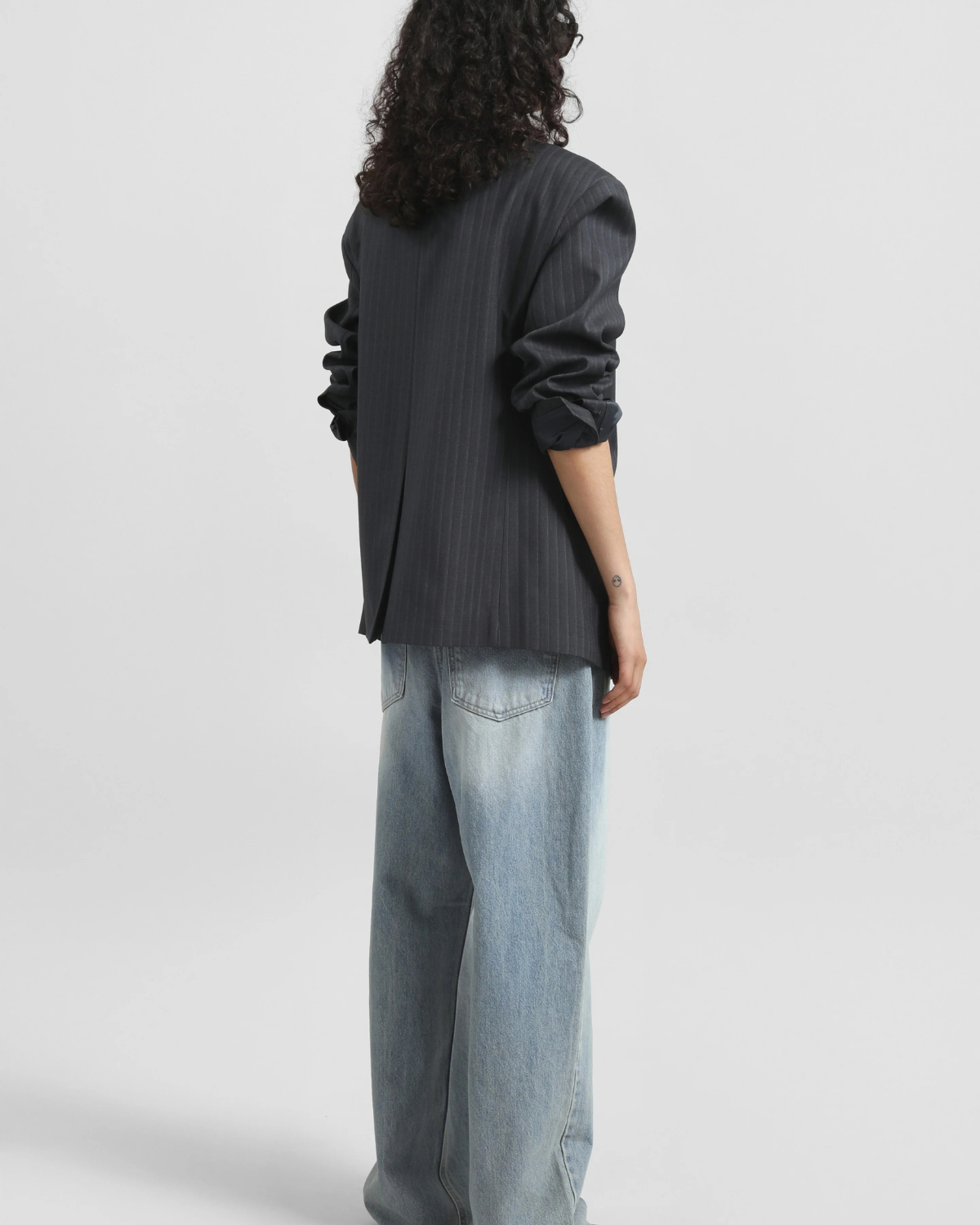 Tünd Boz Zolaqlı İkisıralı Oversize Pencək - Image 2